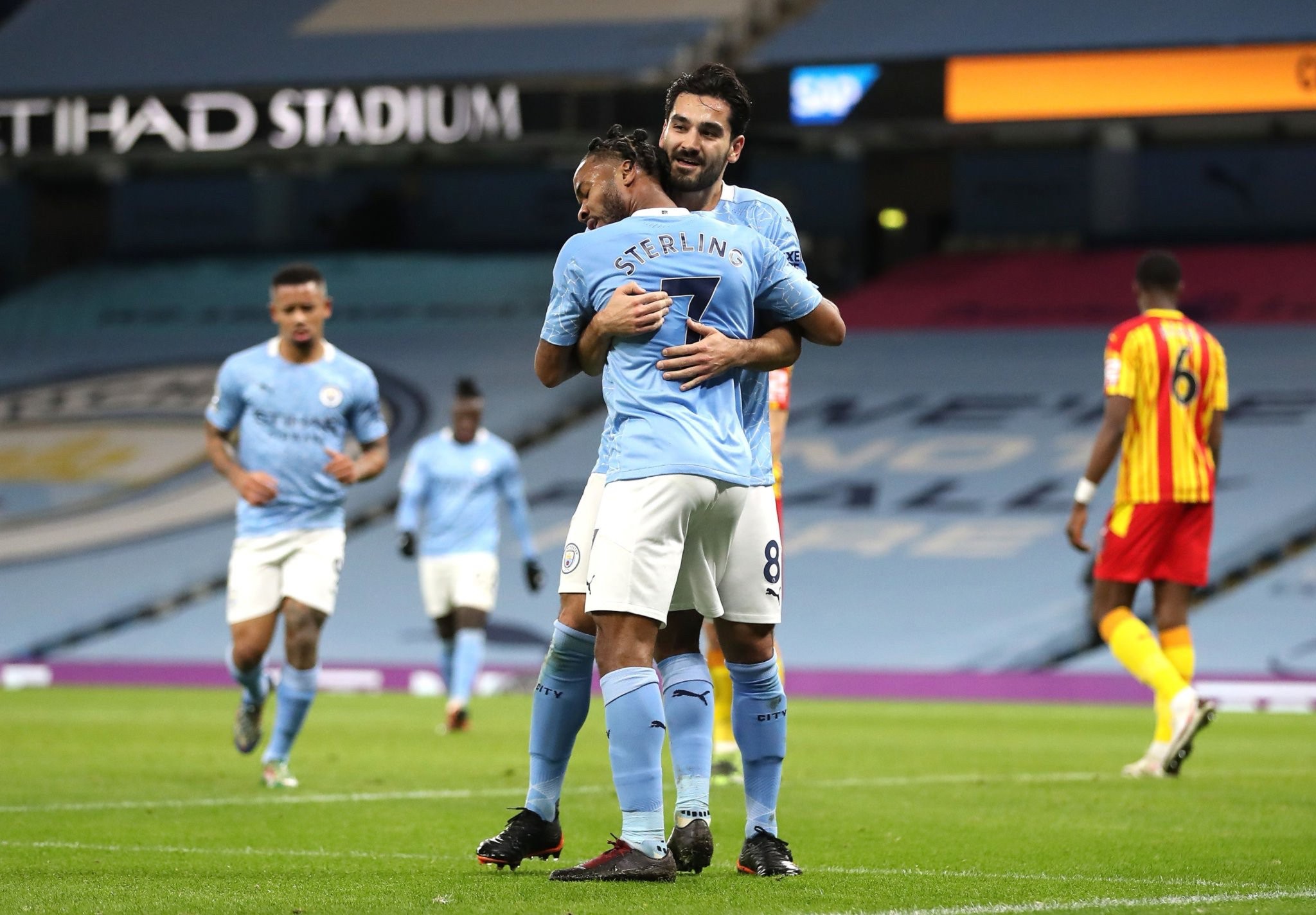 均显示出他 均显示出他