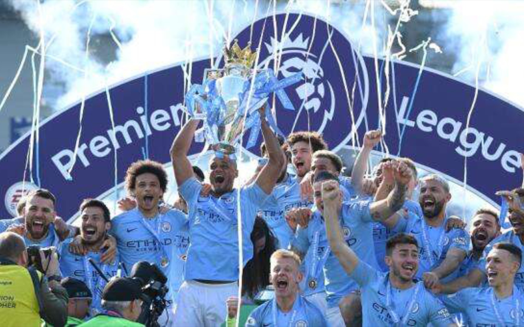 不容小觑的 不容小觑的